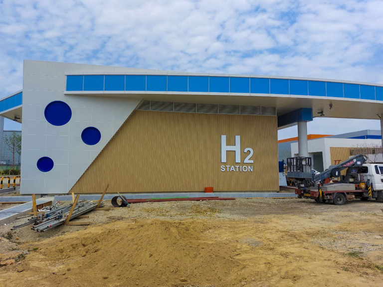 전면간판 스텐 찬넬 도장  : H2 STATION 수소 충전소