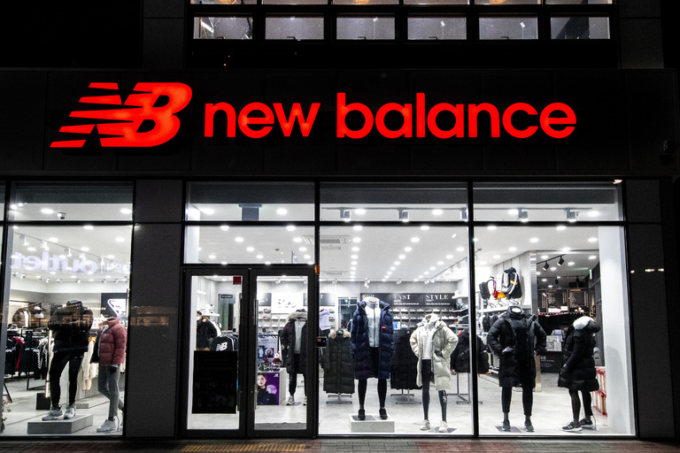 new balance(뉴발란스) 전면 간판 시공&야간점등